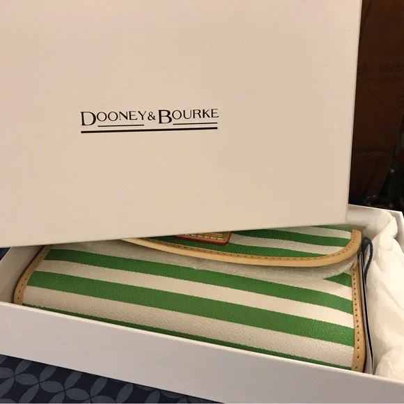 Dooney & Bourke Continental Clutch 🍀 in KELLY GREEN - Picture 5 of 5